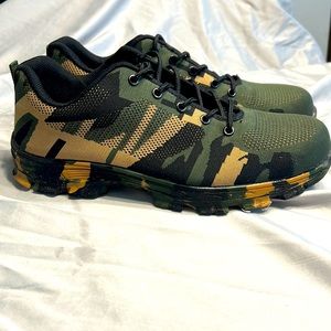 Mens Camo Steel Toe tactical shoes.